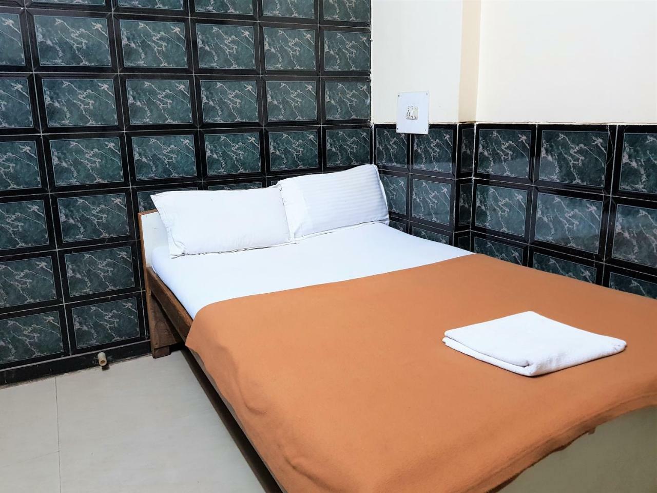 Hotel Hexa Metro Plaza Bombay Esterno foto