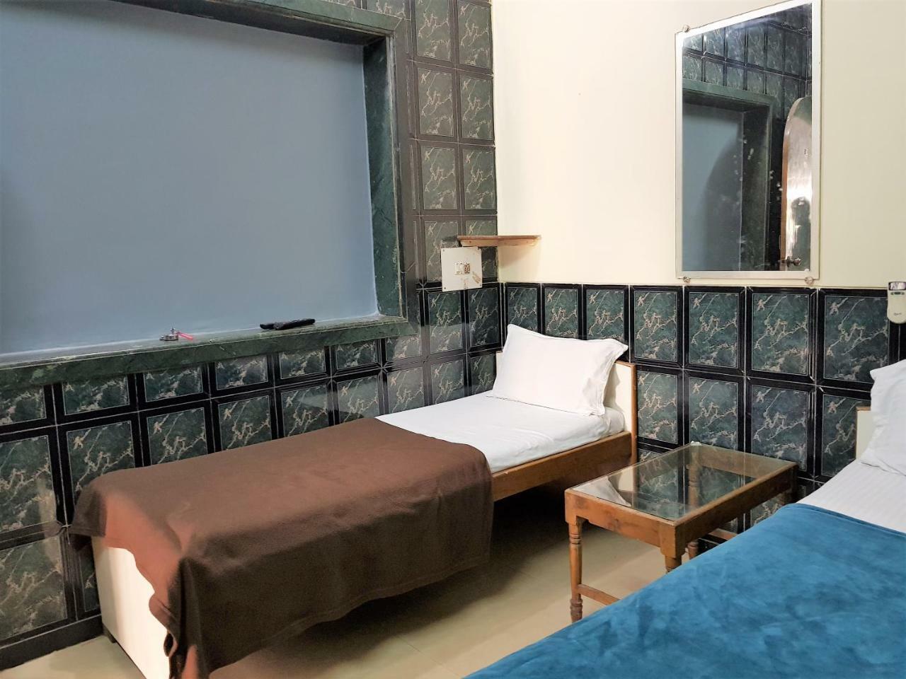 Hotel Hexa Metro Plaza Bombay Esterno foto