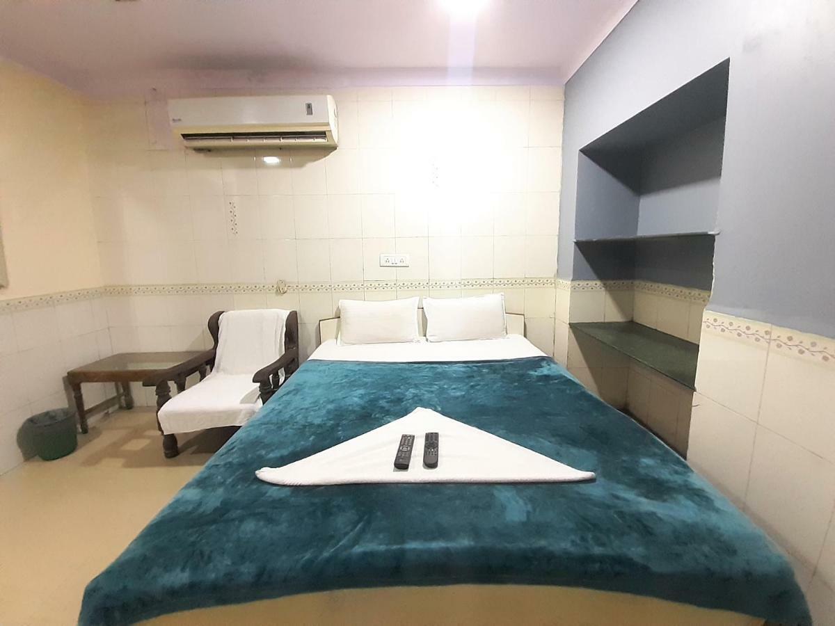 Hotel Hexa Metro Plaza Bombay Esterno foto