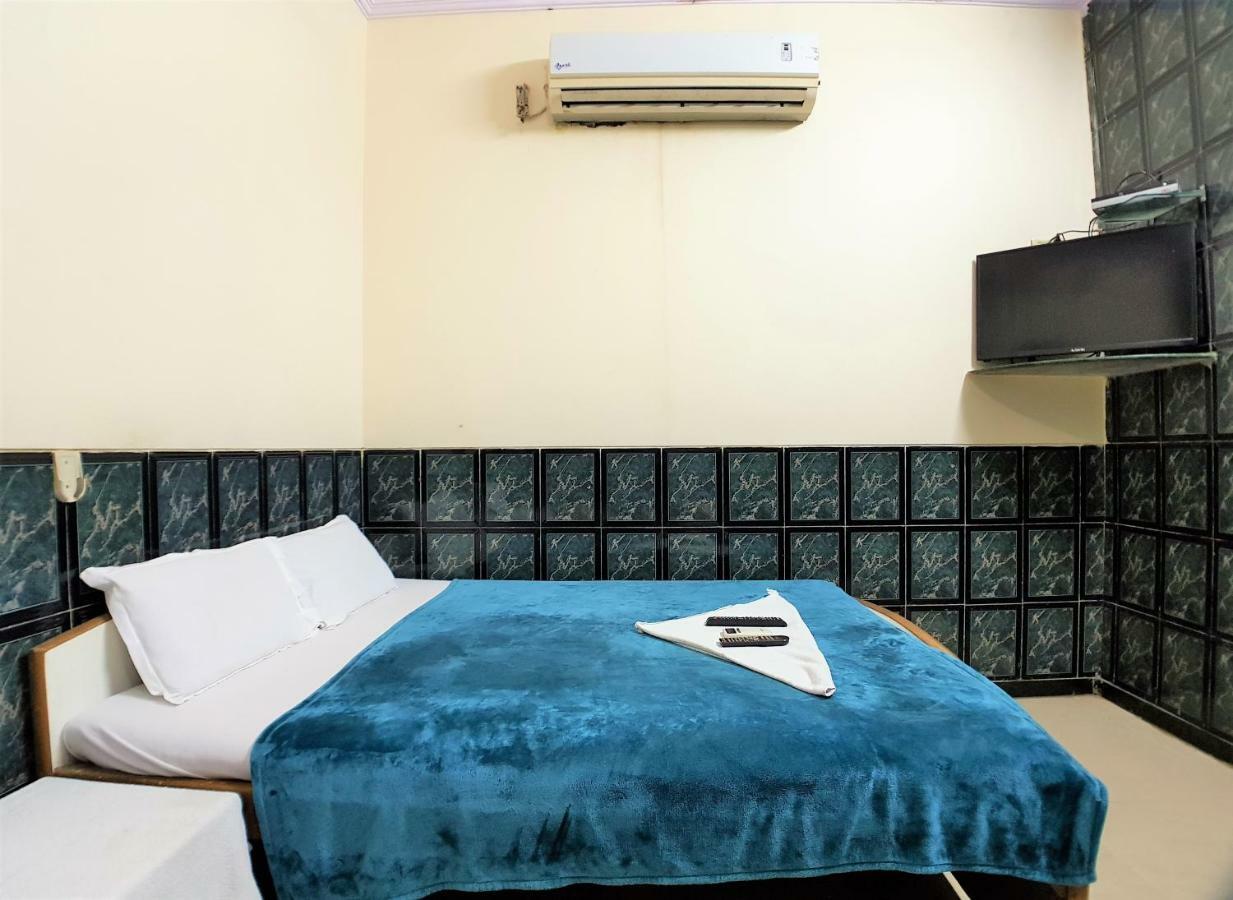 Hotel Hexa Metro Plaza Bombay Esterno foto